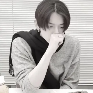 🍦 f39a89d0 retrato, hombre, interior, triste, pensativo whatsapp sticker