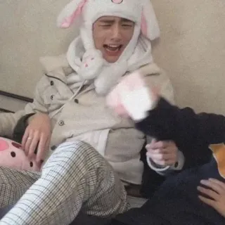 🎸 7de2f506 человек, в помещении, одежда, шляпа telegram sticker