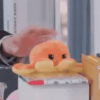 😀 7b76b740 polvo, pelúcia, brinquedo, laranja, mesa, escrivaninha telegram sticker