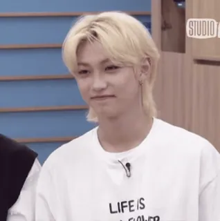 😐 85b7ea91 LIFE IS vida, flor, feliz, roupa, camiseta telegram sticker