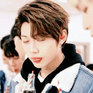 🌙 2440645c Felix kpop, idol, straykids, felix, sänger, junge telegram sticker