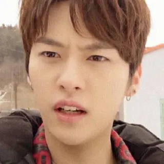 🌙 cda7cb2c person, mann, porträt, koreanisch, schauspieler, verwirrt telegram sticker