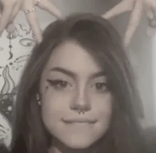 🍇 901f5975 femme, fille, portrait, septum, eyeliner, maquillage whatsapp sticker