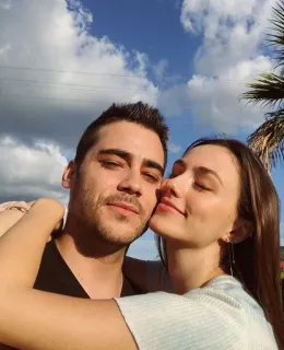 🍯 44eebe5e pasangan, cinta, potret, langit, kasih sayang, romansa, kebahagiaan whatsapp sticker