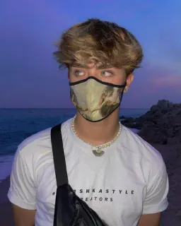 🍯 e4175538 IRSHKASTYLE
CREATORS fesyen, gaya, pakaian, kaos, pantai, masker whatsapp sticker