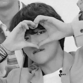 ❤️ 58c6ba81 heart, love, kpop, gesture, black and white, person telegram sticker