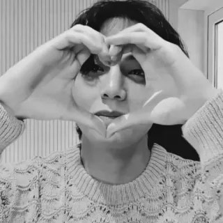 ❤️ b19fbc50 person, heart, love, fingers, gesture, sweater, portrait telegram sticker