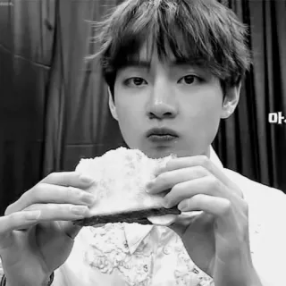 🍜 cb13f5c0 portrait, sandwich, eating, korean, black and white, man telegram sticker