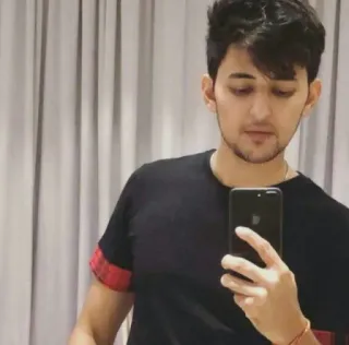 🤳 ed3ddfc2 persona, uomo, selfie, ritratto telegram sticker