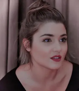 🧚‍♀ 29b7408e woman, portrait, beauty, face, hair, makeup telegram sticker