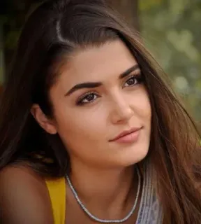 🤔 8f0924a6 woman, portrait, brunette, necklace, person, female telegram sticker