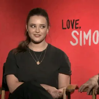 🦋 622bad41 Love, Simon LOVE, SIMO aktris, latar belakang merah, film, Love, Simon whatsapp sticker