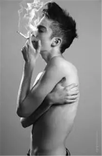 🚬 21076fd0 roken, sigaret, man, bovenlijf bloot, zwart wit telegram sticker