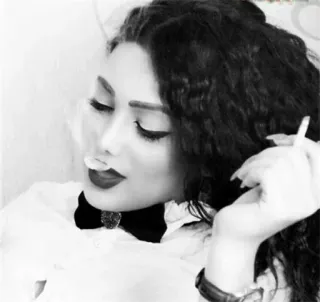 🚬 29ed0d9b vrouw, sigaret, roken, zwart-wit, portret telegram sticker