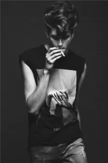 🚬 57eba8e0 roken, sigaret, man, zwart wit, persoon telegram sticker