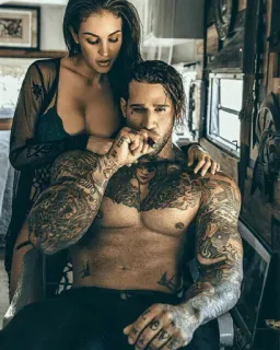 🚬 665d364e man, vrouw, tattoo, koppel, binnen, sexy telegram sticker