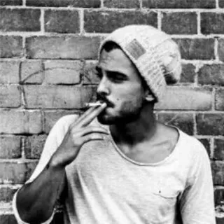 🚬 7d0952c8 man, roken, sigaret, hoed, muts, portret, bakstenen muur, zwart-wit telegram sticker