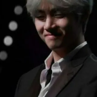 🥲 5f71712e pessoa, retrato, homem, terno, sorriso telegram sticker