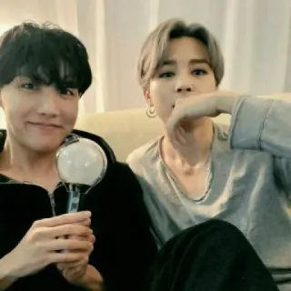 👥 d6e16df7 Leute, lächelnd, drinnen, freundlich, BTS whatsapp sticker