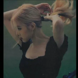 💔 7bc42d65 Frau, Porträt, blond, Haare, Schönheit telegram sticker