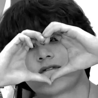 🔲 17c7ce40 person, porträt, liebe, herzgeste, schwarz weiß telegram sticker