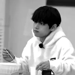 🔲 7b2292fe V Person, Essen, Idol, K-Pop, Junge, Promi, V, Kim Taehyung telegram sticker