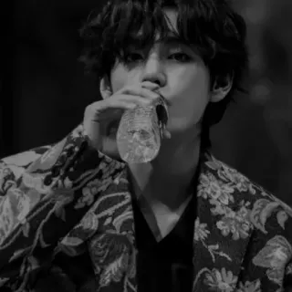 🌑 9af94bb8 Porträt, Mann, Trinken, Wasser, Gesicht, Person telegram sticker