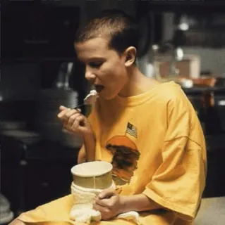 🌞 46151527 Eleven Stranger Things Одиннадцать, Очень странные дела, Сериал, Еда, Ест, Милли Бобби Браун telegram sticker