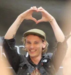 ❤️ 328e34c4 person, lächelnd, herz, promi, hut, jacke telegram sticker