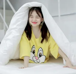 🦢 6cbb77a4 fille, couverture, lit, dormir, mignon, intérieur telegram sticker