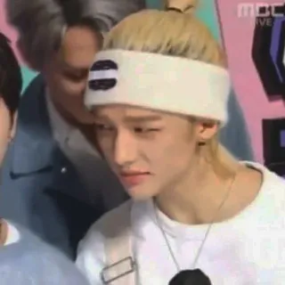 😒 37e4ecfd K-pop, Gwiazda, Koreański, Piosenkarz, Osoba, Mężczyzna, Azjata telegram sticker