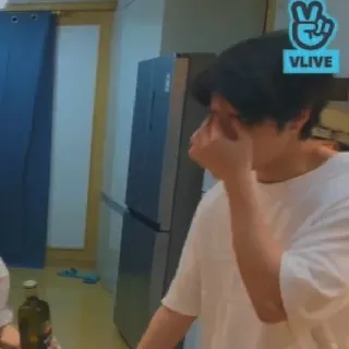 🤦‍♀️ 3cd3a549 VLIVE vlive, kpop, idol, rozrywka, transmisja na żywo telegram sticker