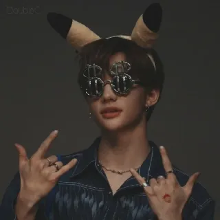 😎 990421e9 K-pop, Idol, Gwiazda, Osoba, Okulary przeciwsłoneczne, Portret telegram sticker