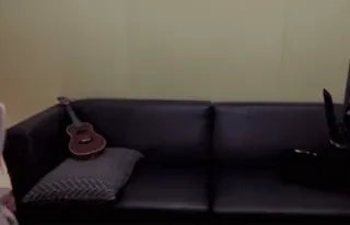 👀 44bd163c 우쿨렐레, 소파, 베개, 가구 whatsapp sticker