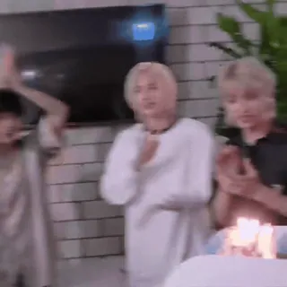 🥳 2d130834 whatsapp sticker