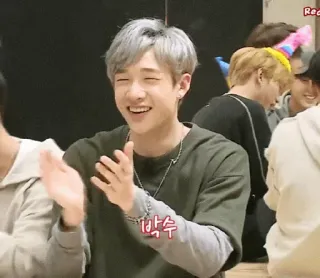 ♨️ 60d15772 박수 persoon, man, glimlachend, koreaans, applaus telegram sticker