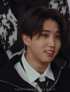 😂 b725952a taehyungq.tumblr 男人, 人, 肖像, 亚洲, kpop telegram sticker