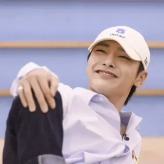 😁 640d62e7 pria, tersenyum, potret, muda, K-pop, asia, idola telegram sticker