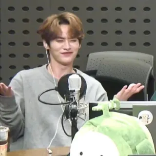 😎 7f0e3193 orang, pria, penyiar radio, bingung, angkat bahu telegram sticker