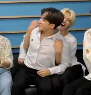 🤬 a57ff2fd orang, teman, hubungan, dukungan, kebahagiaan, bahagia telegram sticker