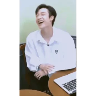 🤭 6f0df16e glücklich, lachend, Mann, Person, Porträt telegram sticker