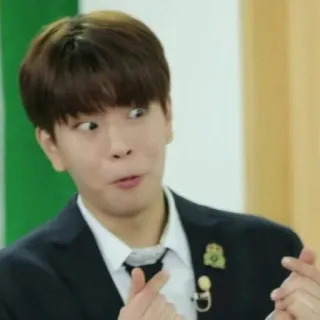 💰 e2465ab8 cuore con le dita, coreano, persona, uomo, attore, k-pop, Kpop telegram sticker