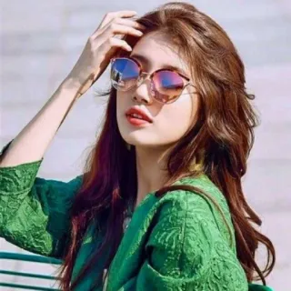 ☃️ 8eb03781 wanita, kacamata hitam, potret, hijau, luar ruangan, mode, kecantikan telegram sticker