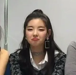 ☹️ 19f5bf53 vrouw, Koreaans, K-pop, portret, gezicht, uitdrukking telegram sticker