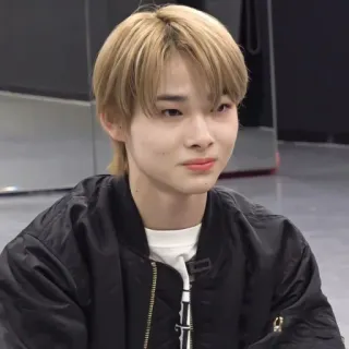 ☺️ f4040fb3 persoon, portret, jong, man telegram sticker