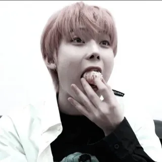 🌸 30779ecc persona, comiendo, donut, retrato, casual, snack, comida whatsapp sticker