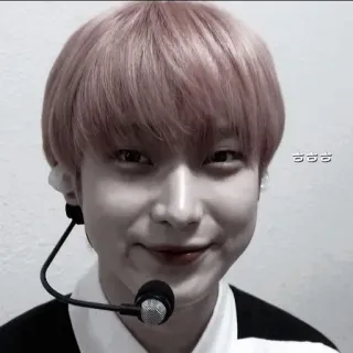 🌸 91a8de2b ㅎㅎㅎㅎ persona, hombre, coreano, sonrisa, micrófono whatsapp sticker