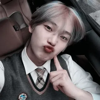 🌸 ffcb2668 coreano, adolescente, chico, selfi, guapo, mono, uniforme escolar whatsapp sticker