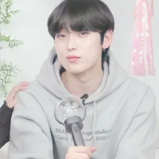 🥟 6712b470 Make Design studio x Greatful Cone x 2020 coreano, hombre, persona, retrato, joven, gris, sudadera con capucha, kpop telegram sticker