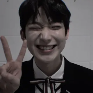 🍍 807a8fac person, smile, peace sign, cheerful telegram sticker